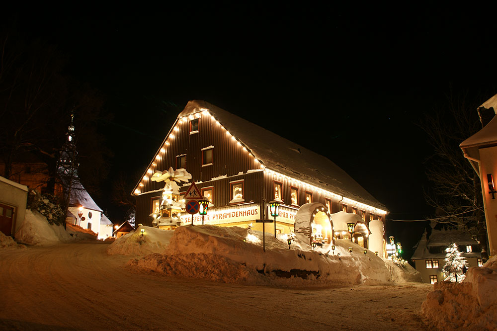 Pyramidenhaus Seiffen Weihnachtsmarkt