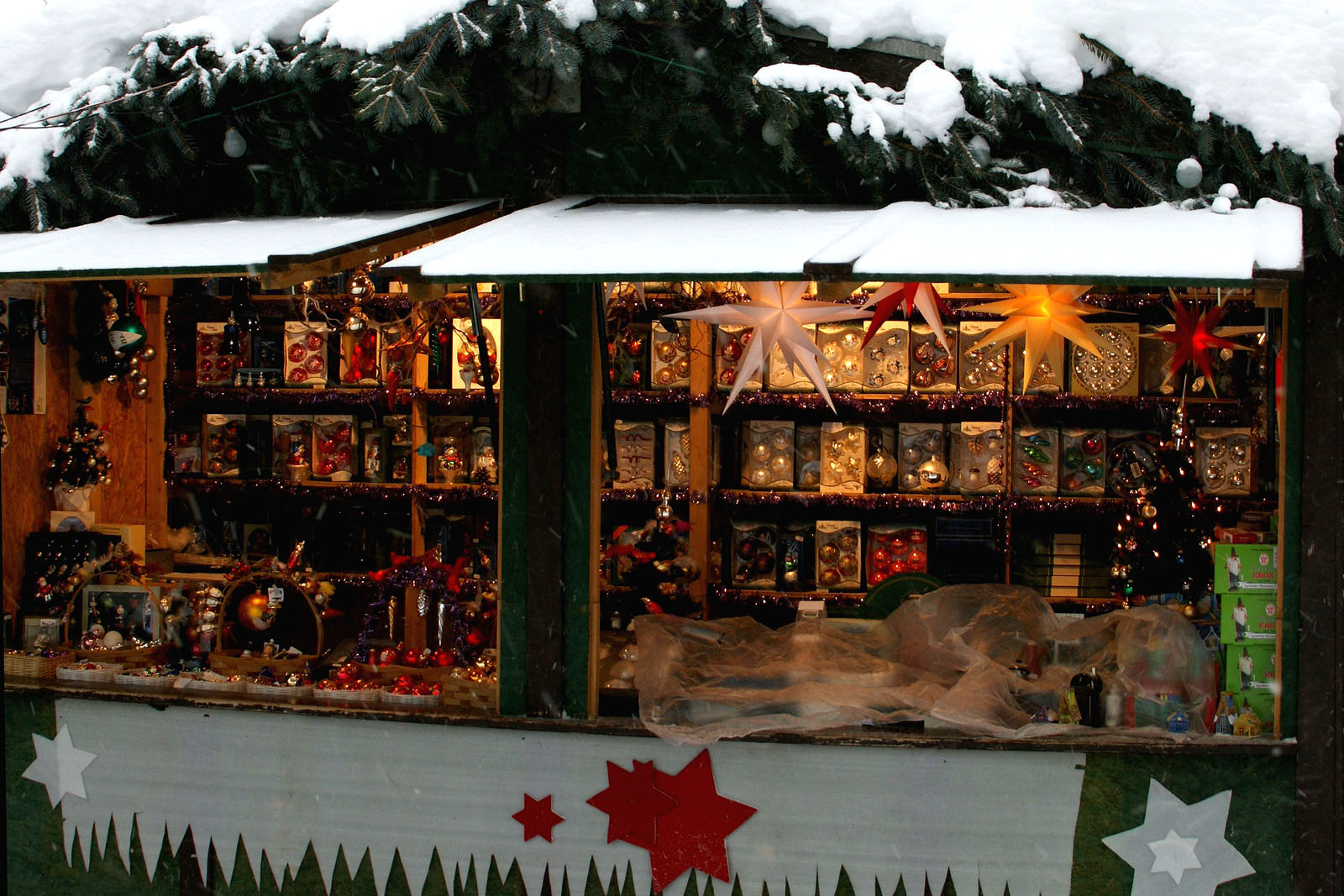 Marienberger Weihnachtsmarkt Verkaufsstand Sterne und Kugeln